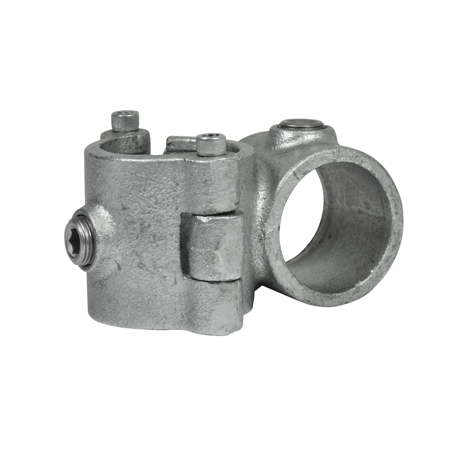 Conector de tubos en forma de cruz galvanizado de 90°. Abrazadera abatible con tornillos de cabeza hexagonal para una fijación segura. De uso industrial, robusto, ideal para reequipamiento.
