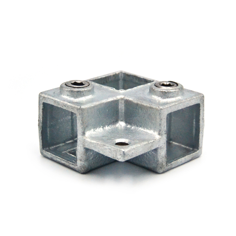 Raccord d'angle robuste en métal gris avec quatre ouvertures carrées pour montants de 25 mm. Pour un angle de 90 degrés, avec languette plate et trou de fixation. Deux vis à six pans situées en haut permettent de fixer les tubes/profilés.